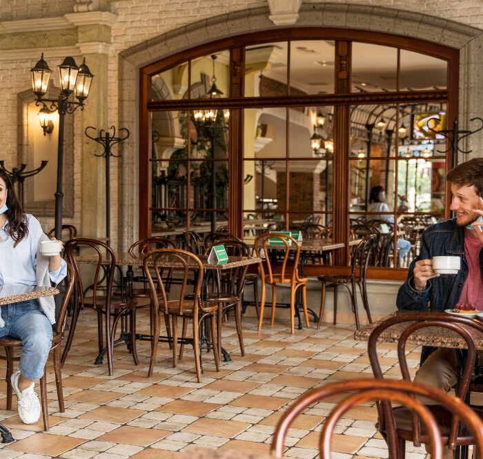 European Cafés vs. American Coffee Shops