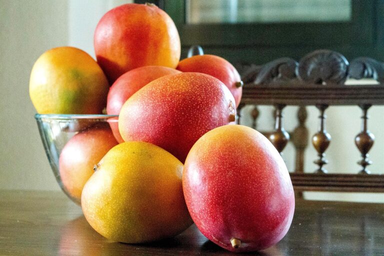 Clear, Radiant, and Smooth: Top 10 Fruits for Healthy Skin Revealed 5 mangoes
