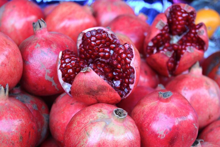 Clear, Radiant, and Smooth: Top 10 Fruits for Healthy Skin Revealed 3 pomegranate
