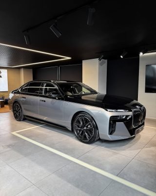 BMW i7
